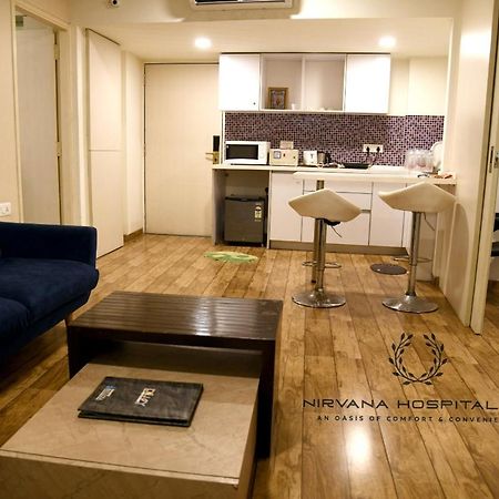 Rajhans Belliza Luxurious Studio Apartment สุรัต ภายนอก รูปภาพ