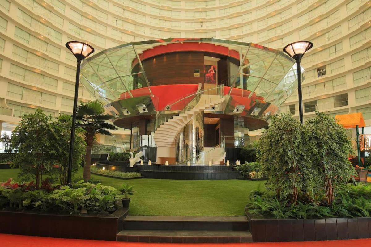 Rajhans Belliza Luxurious Studio Apartment สุรัต ภายนอก รูปภาพ