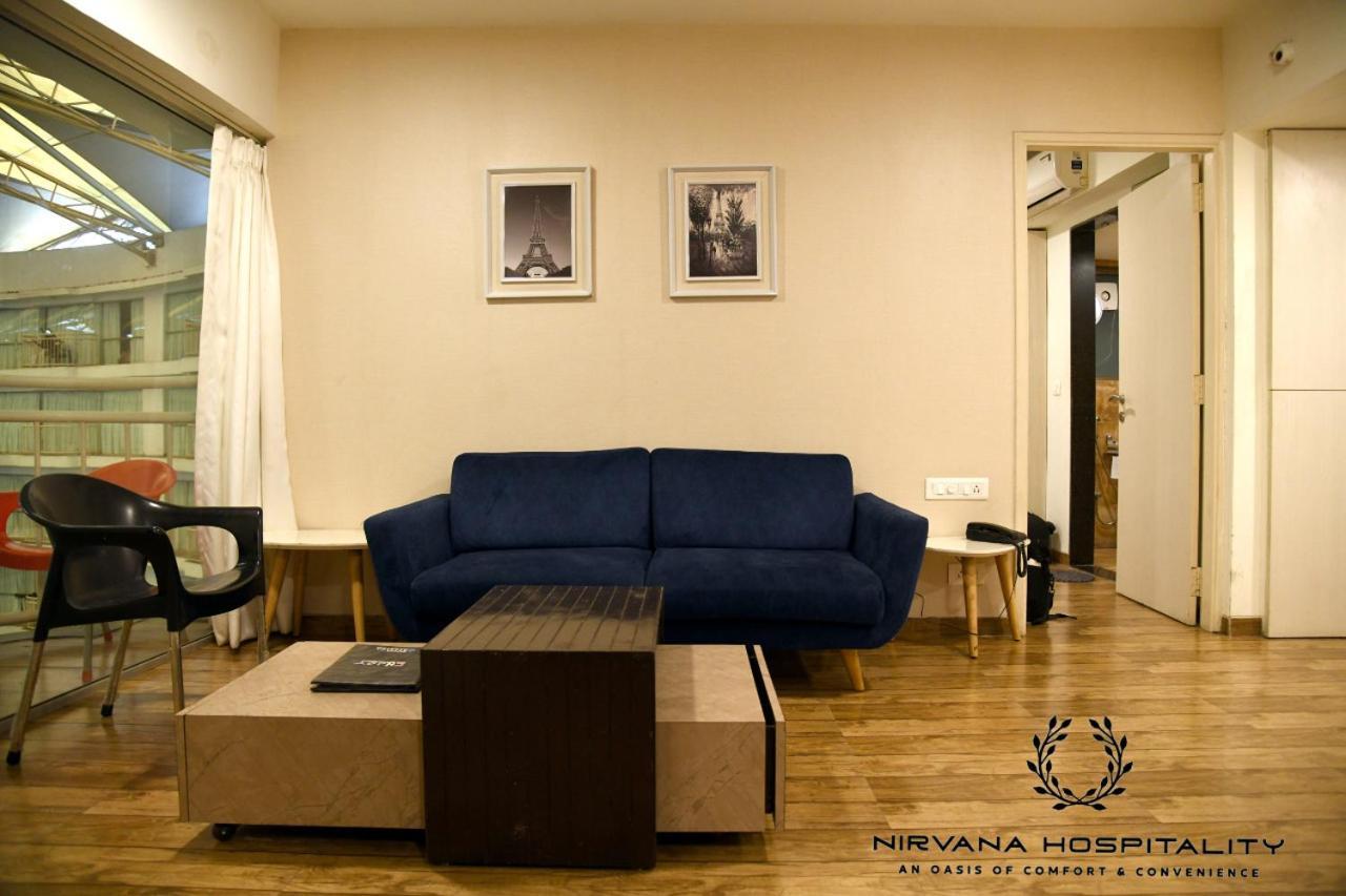 Rajhans Belliza Luxurious Studio Apartment สุรัต ภายนอก รูปภาพ