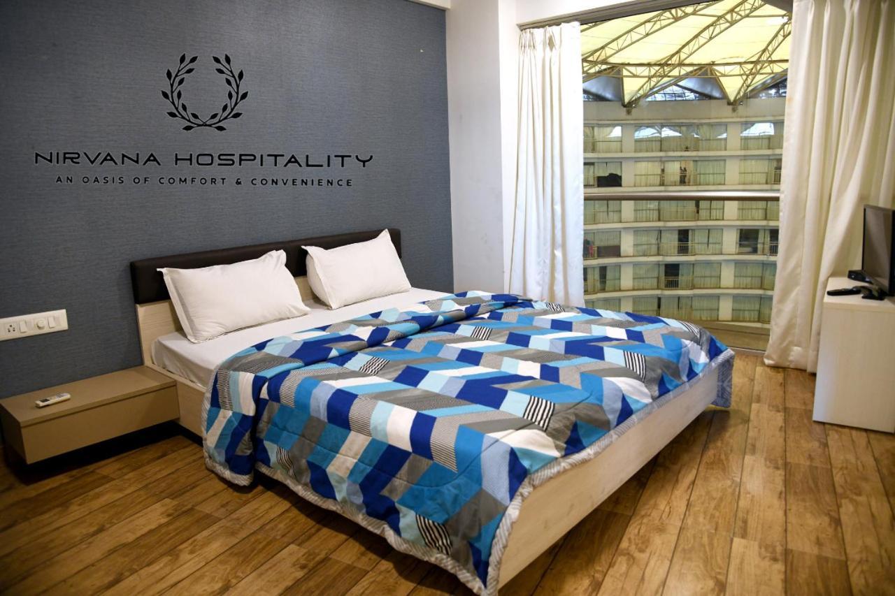 Rajhans Belliza Luxurious Studio Apartment สุรัต ภายนอก รูปภาพ