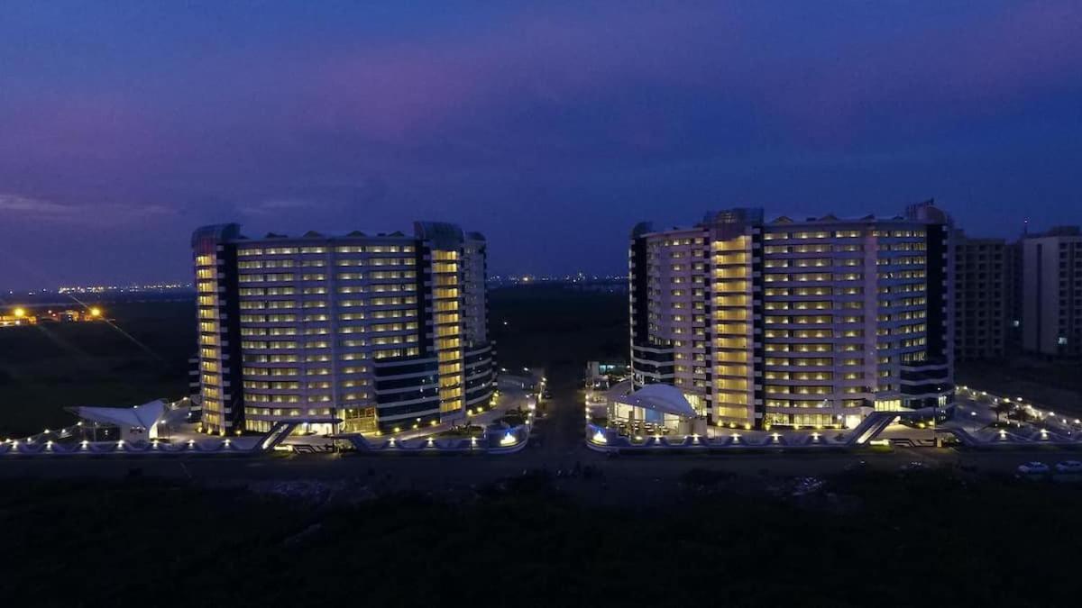 Rajhans Belliza Luxurious Studio Apartment สุรัต ภายนอก รูปภาพ
