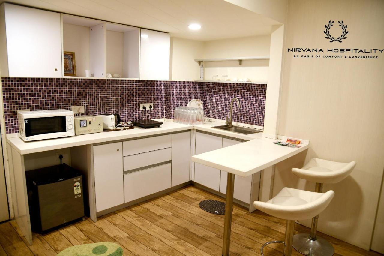 Rajhans Belliza Luxurious Studio Apartment สุรัต ภายนอก รูปภาพ