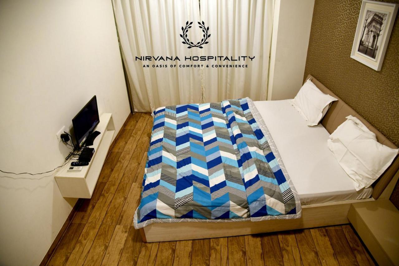 Rajhans Belliza Luxurious Studio Apartment สุรัต ภายนอก รูปภาพ