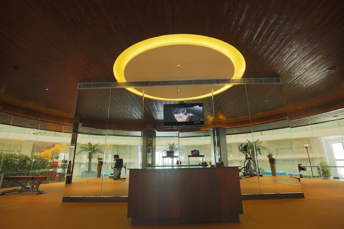 Rajhans Belliza Luxurious Studio Apartment สุรัต ภายนอก รูปภาพ