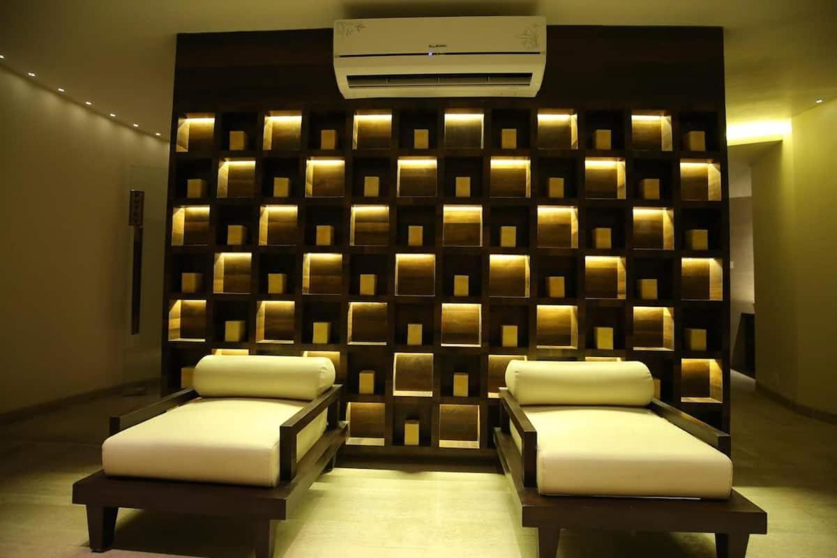 Rajhans Belliza Luxurious Studio Apartment สุรัต ภายนอก รูปภาพ