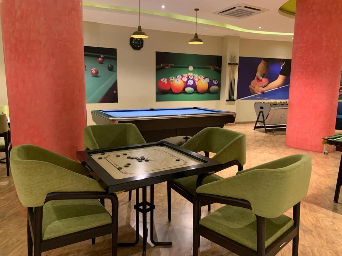 Rajhans Belliza Luxurious Studio Apartment สุรัต ภายนอก รูปภาพ