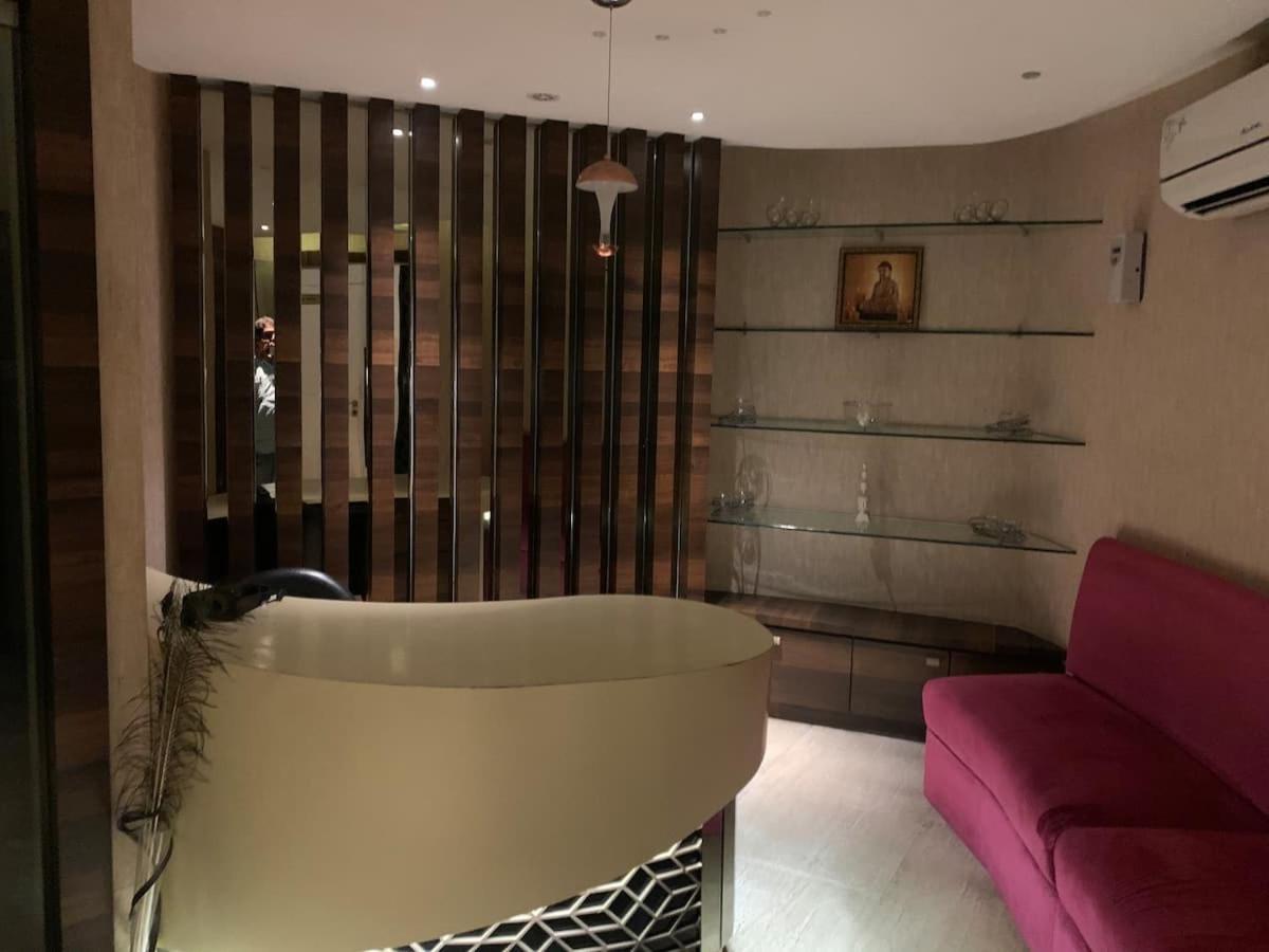 Rajhans Belliza Luxurious Studio Apartment สุรัต ภายนอก รูปภาพ
